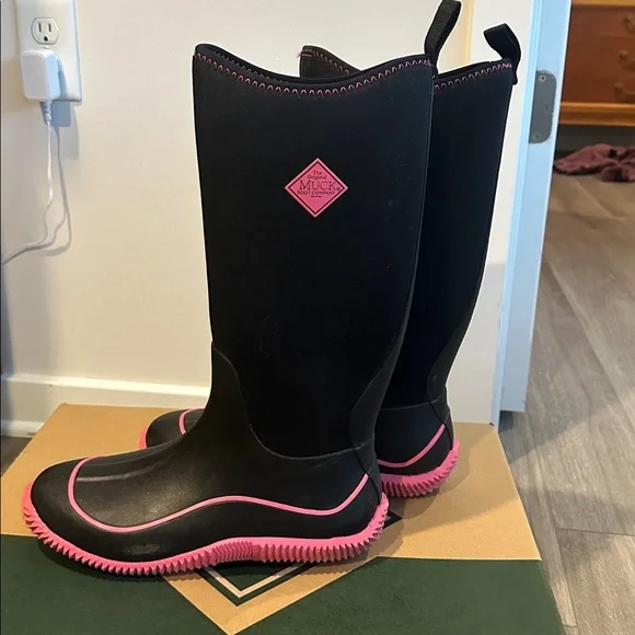 Women’s Hale Muck Boot (size 11) - Picture 2 of 9